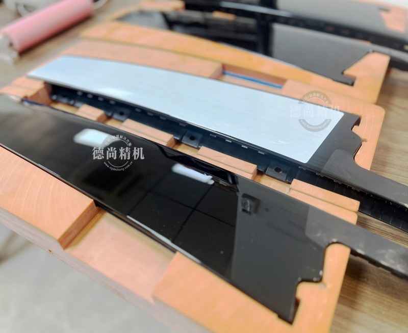 選汽車BC柱貼膜機(jī)怕踩坑？