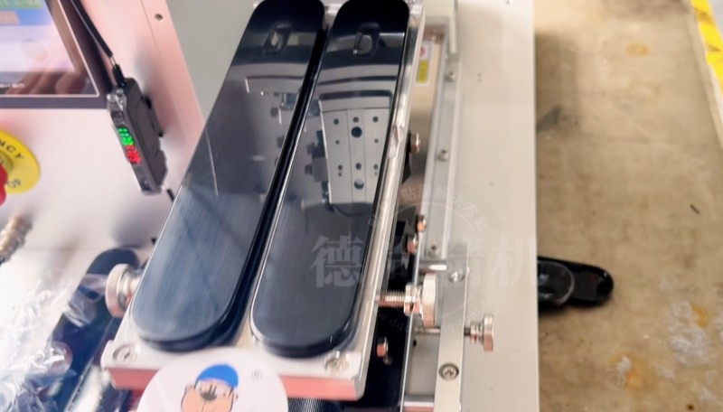 采購車門把手貼膜機(jī)怕踩坑？
