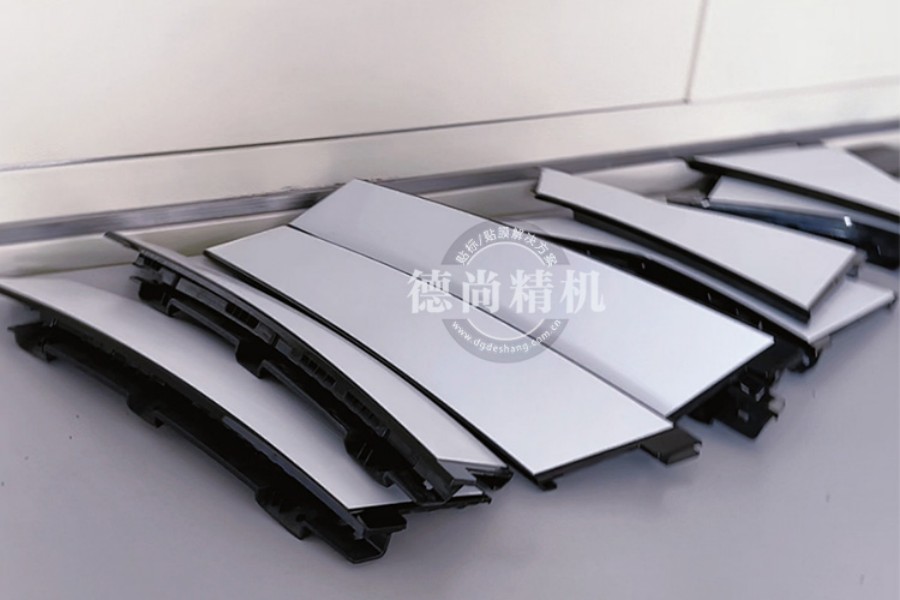 2025-1汽車BC柱自動(dòng)貼膜機(jī) (2).jpg